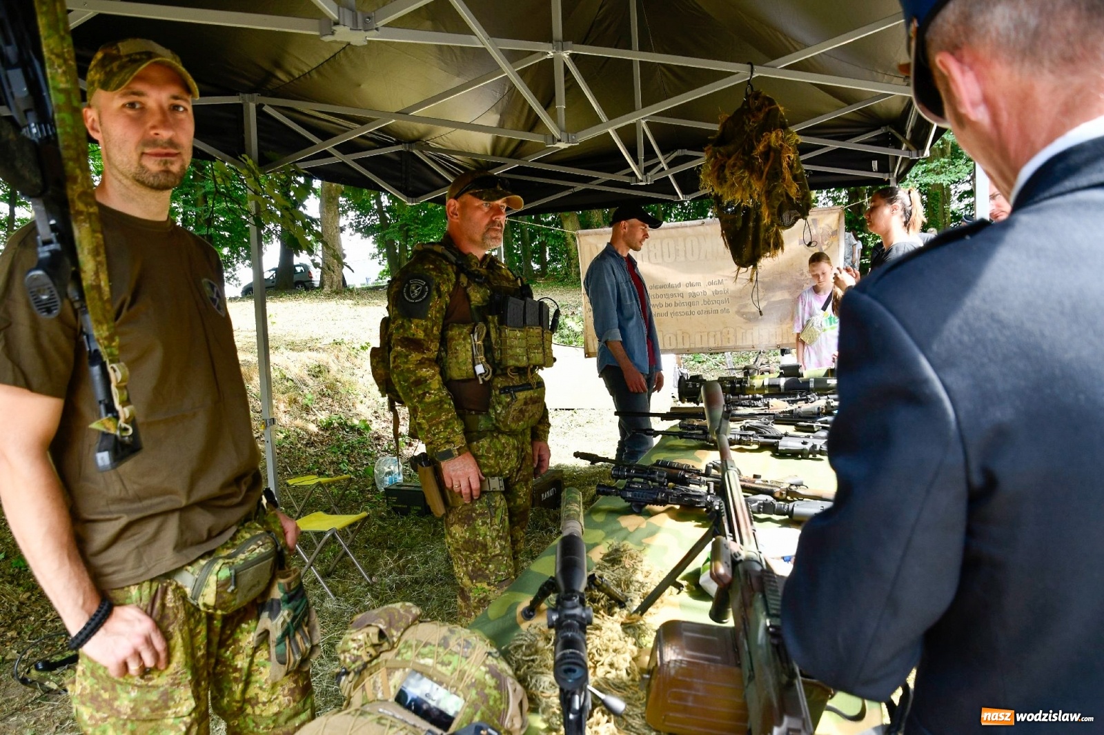 Zdjęcie w galerii na portalu naszwodzislaw.com: Narodowy Dzień Powstań Śląskich. Tysiące ludzi na inscenizacji w Rzuchowie [FOTO i WIDEO] wiadomości z regionu