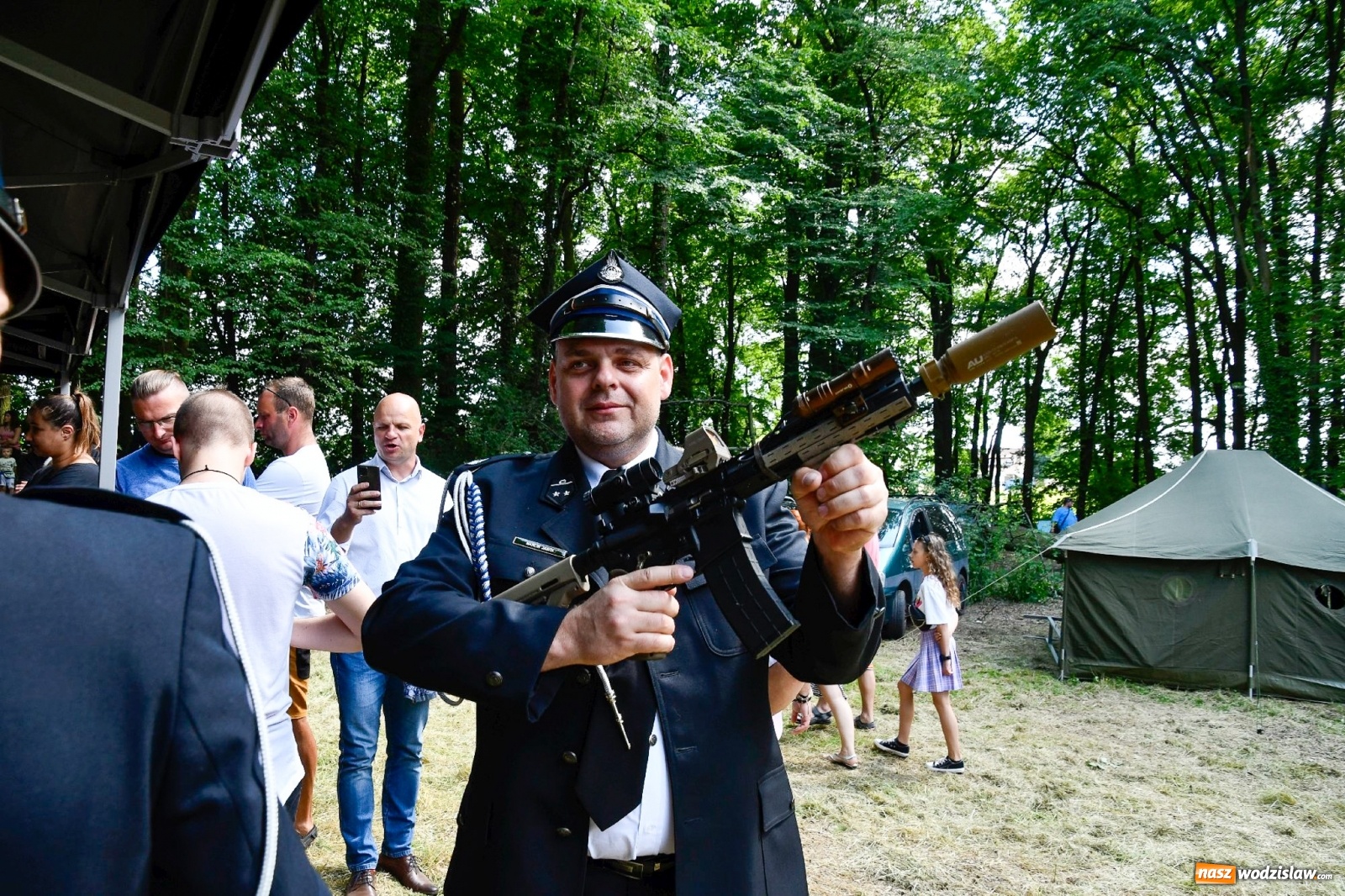 Zdjęcie w galerii na portalu naszwodzislaw.com: Narodowy Dzień Powstań Śląskich. Tysiące ludzi na inscenizacji w Rzuchowie [FOTO i WIDEO] wiadomości z regionu