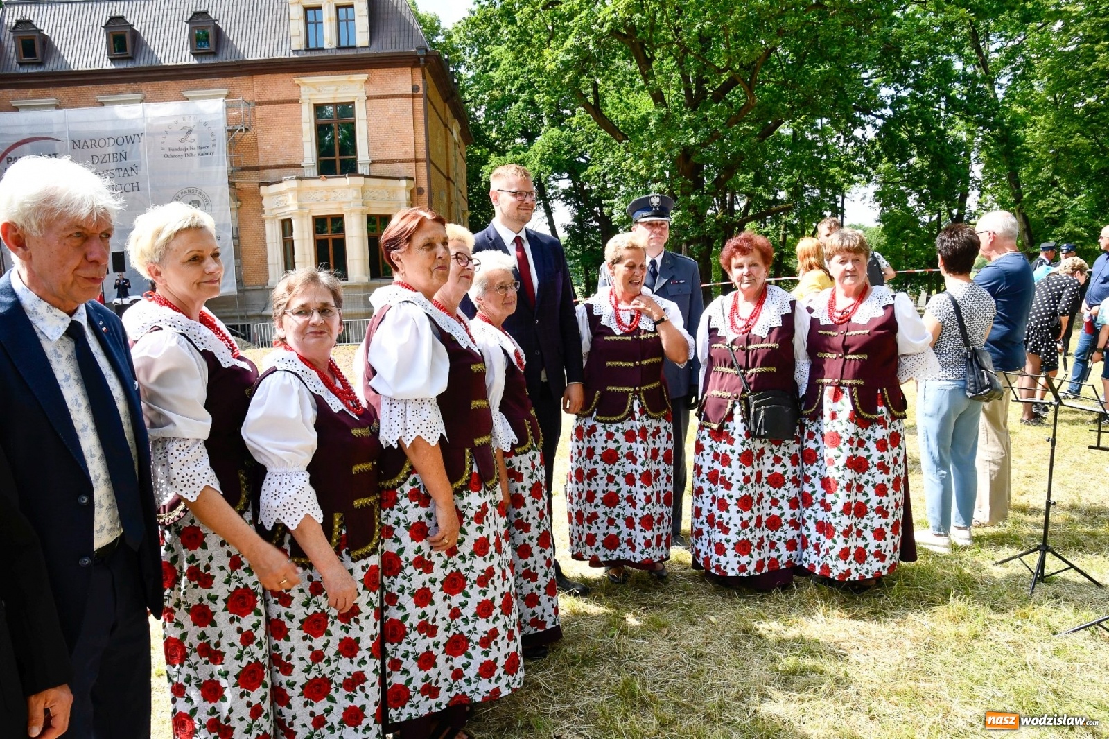 Zdjęcie w galerii na portalu naszwodzislaw.com: Narodowy Dzień Powstań Śląskich. Tysiące ludzi na inscenizacji w Rzuchowie [FOTO i WIDEO] wiadomości z regionu