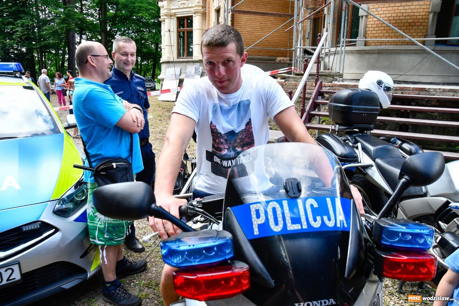 Zdjęcie w galerii na portalu naszwodzislaw.com: Narodowy Dzień Powstań Śląskich. Tysiące ludzi na inscenizacji w Rzuchowie [FOTO i WIDEO] wiadomości z regionu