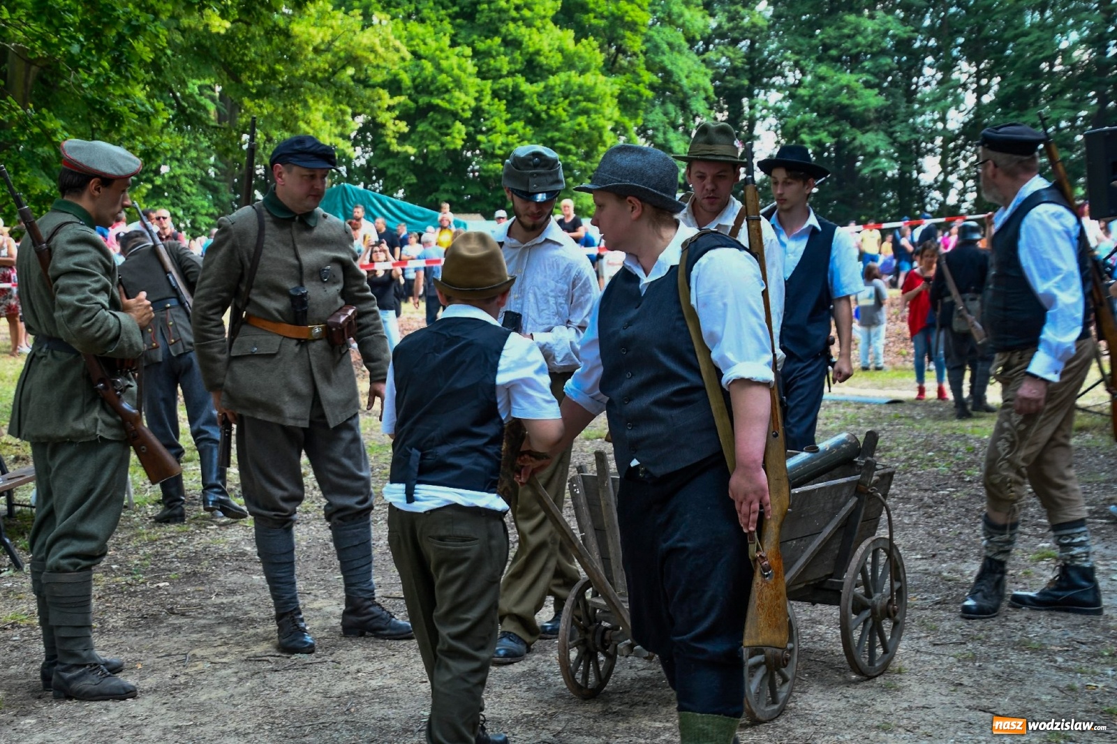 Zdjęcie w galerii na portalu naszwodzislaw.com: Narodowy Dzień Powstań Śląskich. Tysiące ludzi na inscenizacji w Rzuchowie [FOTO i WIDEO] wiadomości z regionu