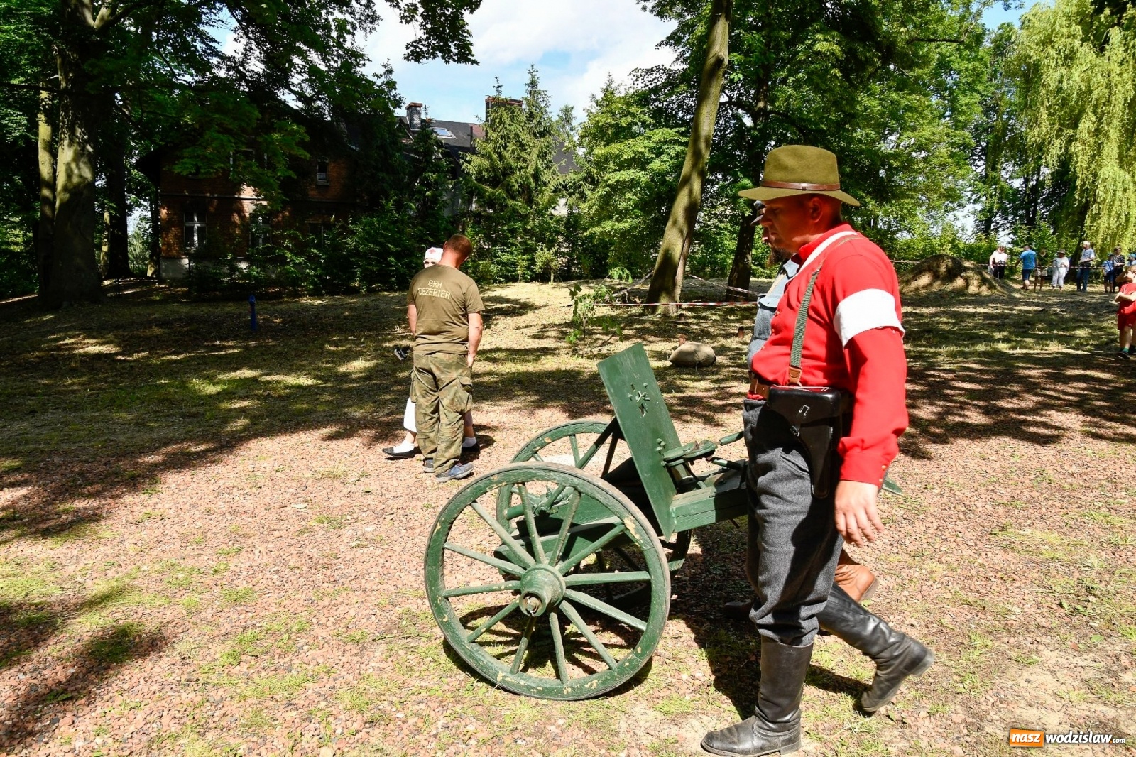 Zdjęcie w galerii na portalu naszwodzislaw.com: Narodowy Dzień Powstań Śląskich. Tysiące ludzi na inscenizacji w Rzuchowie [FOTO i WIDEO] wiadomości z regionu