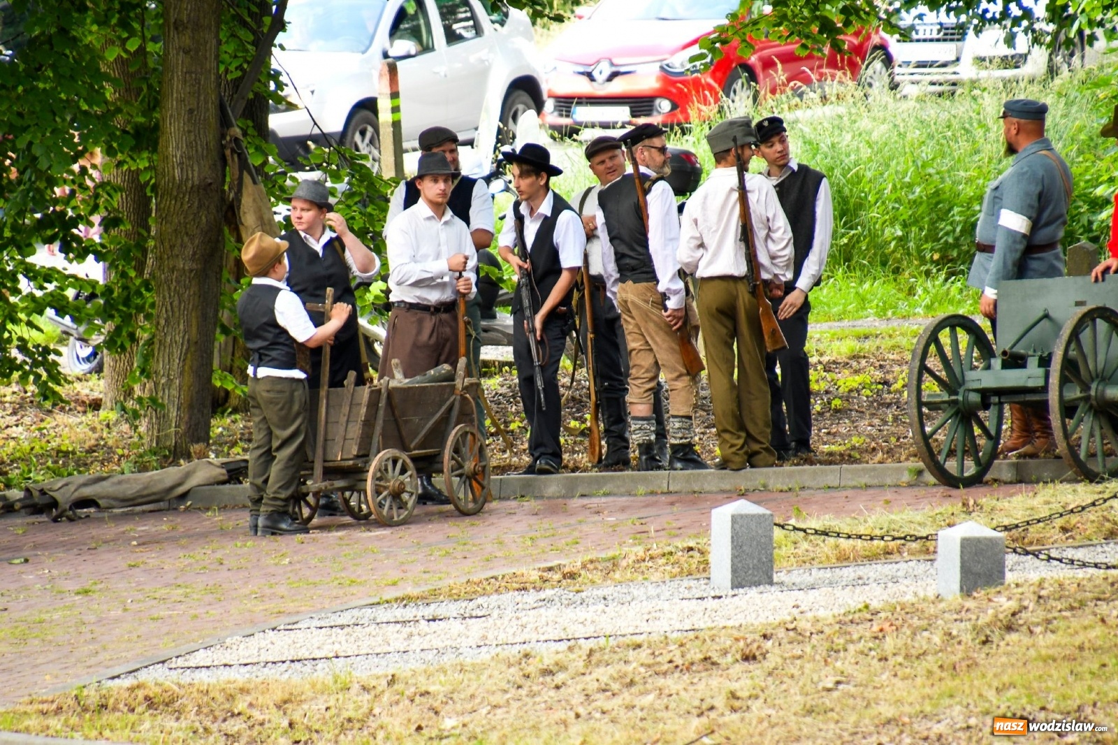 Zdjęcie w galerii na portalu naszwodzislaw.com: Narodowy Dzień Powstań Śląskich. Tysiące ludzi na inscenizacji w Rzuchowie [FOTO i WIDEO] wiadomości z regionu