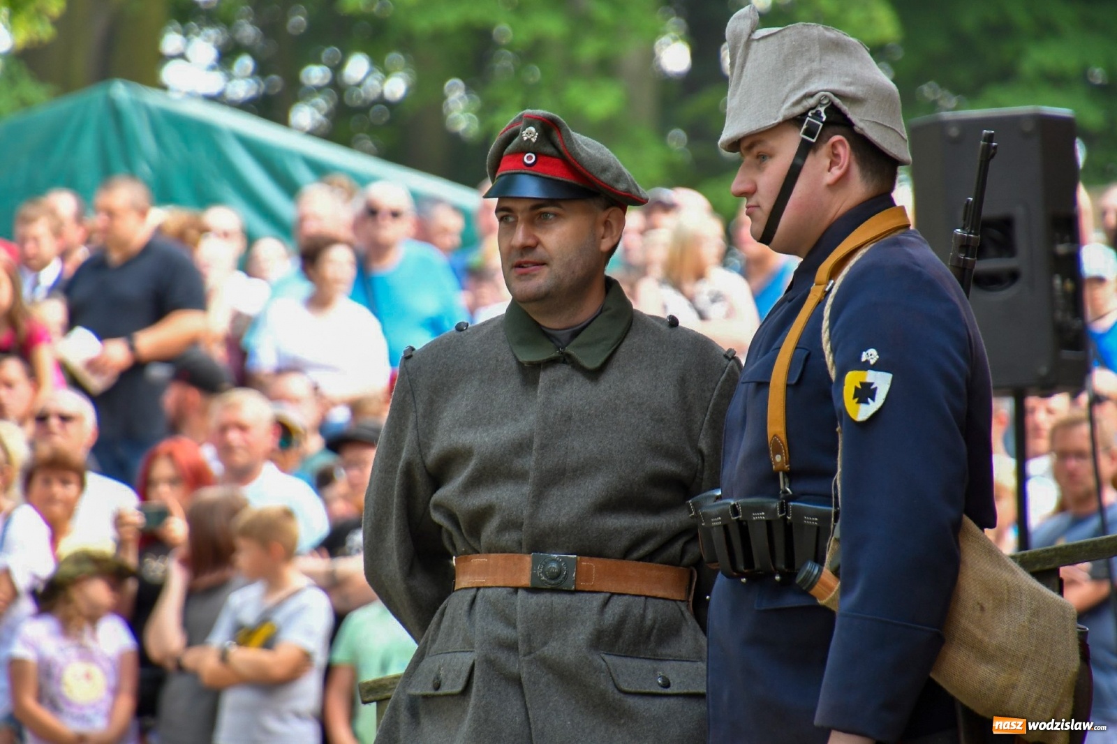 Zdjęcie w galerii na portalu naszwodzislaw.com: Narodowy Dzień Powstań Śląskich. Tysiące ludzi na inscenizacji w Rzuchowie [FOTO i WIDEO] wiadomości z regionu