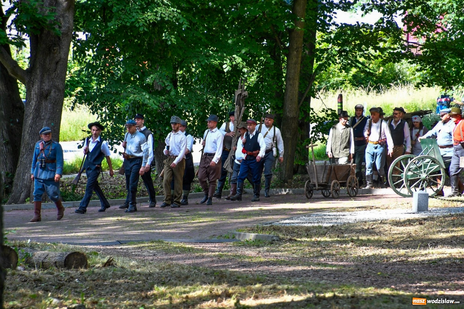 Zdjęcie w galerii na portalu naszwodzislaw.com: Narodowy Dzień Powstań Śląskich. Tysiące ludzi na inscenizacji w Rzuchowie [FOTO i WIDEO] wiadomości z regionu