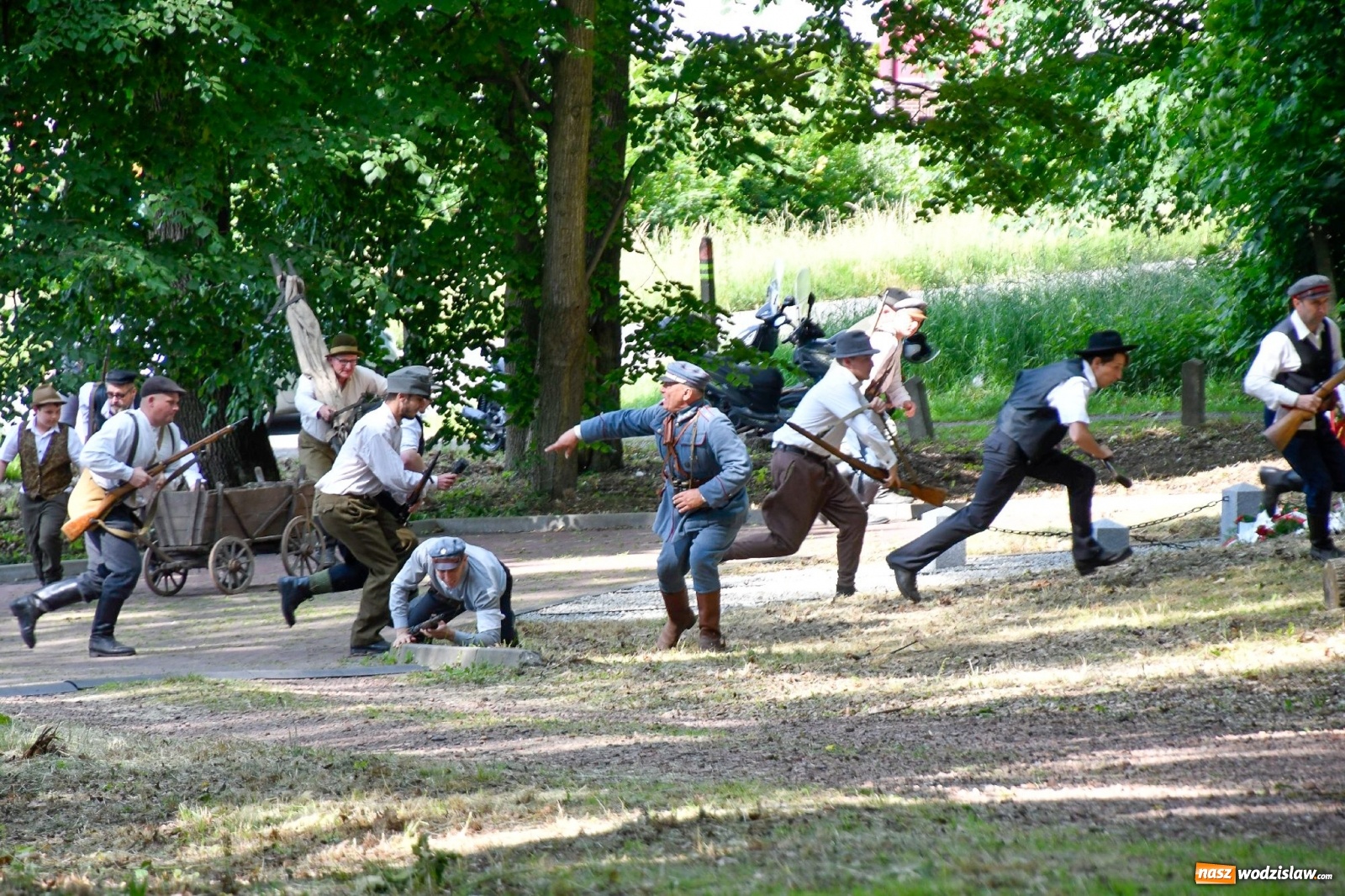 Zdjęcie w galerii na portalu naszwodzislaw.com: Narodowy Dzień Powstań Śląskich. Tysiące ludzi na inscenizacji w Rzuchowie [FOTO i WIDEO] wiadomości z regionu