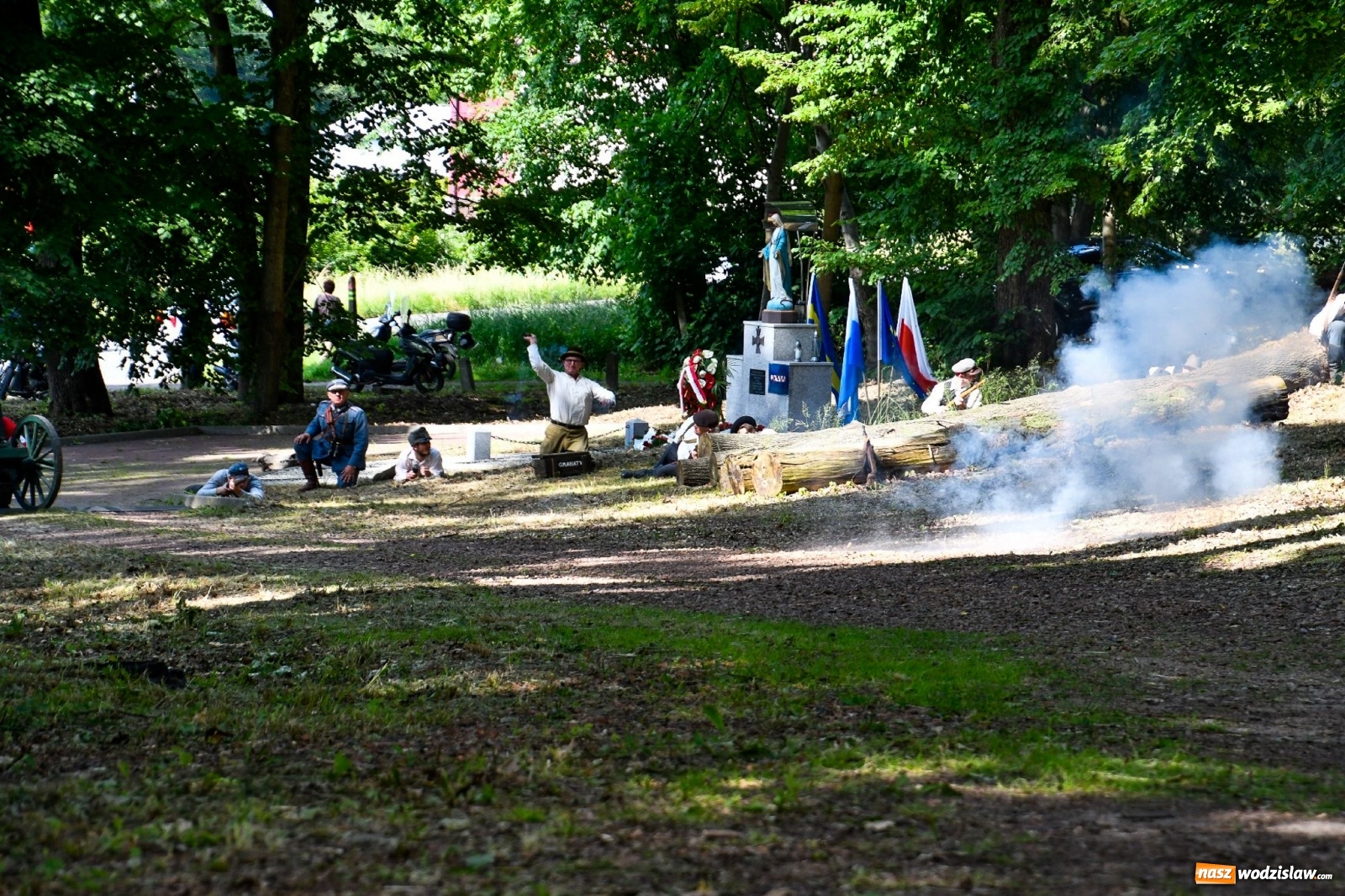 Zdjęcie w galerii na portalu naszwodzislaw.com: Narodowy Dzień Powstań Śląskich. Tysiące ludzi na inscenizacji w Rzuchowie [FOTO i WIDEO] wiadomości z regionu