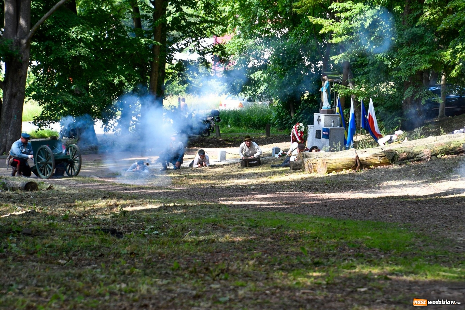 Zdjęcie w galerii na portalu naszwodzislaw.com: Narodowy Dzień Powstań Śląskich. Tysiące ludzi na inscenizacji w Rzuchowie [FOTO i WIDEO] wiadomości z regionu