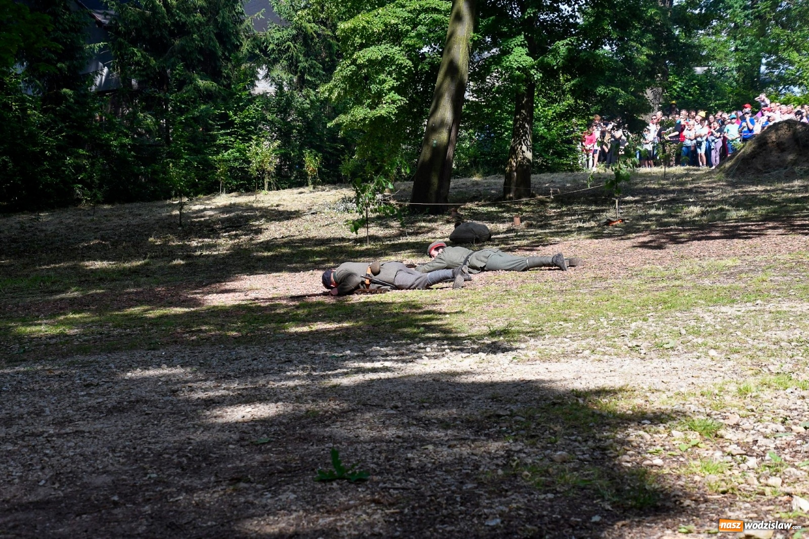 Zdjęcie w galerii na portalu naszwodzislaw.com: Narodowy Dzień Powstań Śląskich. Tysiące ludzi na inscenizacji w Rzuchowie [FOTO i WIDEO] wiadomości z regionu