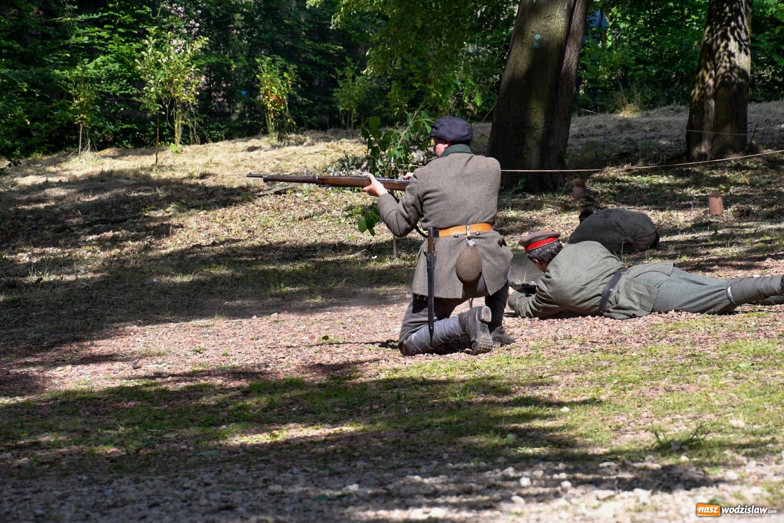 Zdjęcie w galerii na portalu naszwodzislaw.com: Narodowy Dzień Powstań Śląskich. Tysiące ludzi na inscenizacji w Rzuchowie [FOTO i WIDEO] wiadomości z regionu