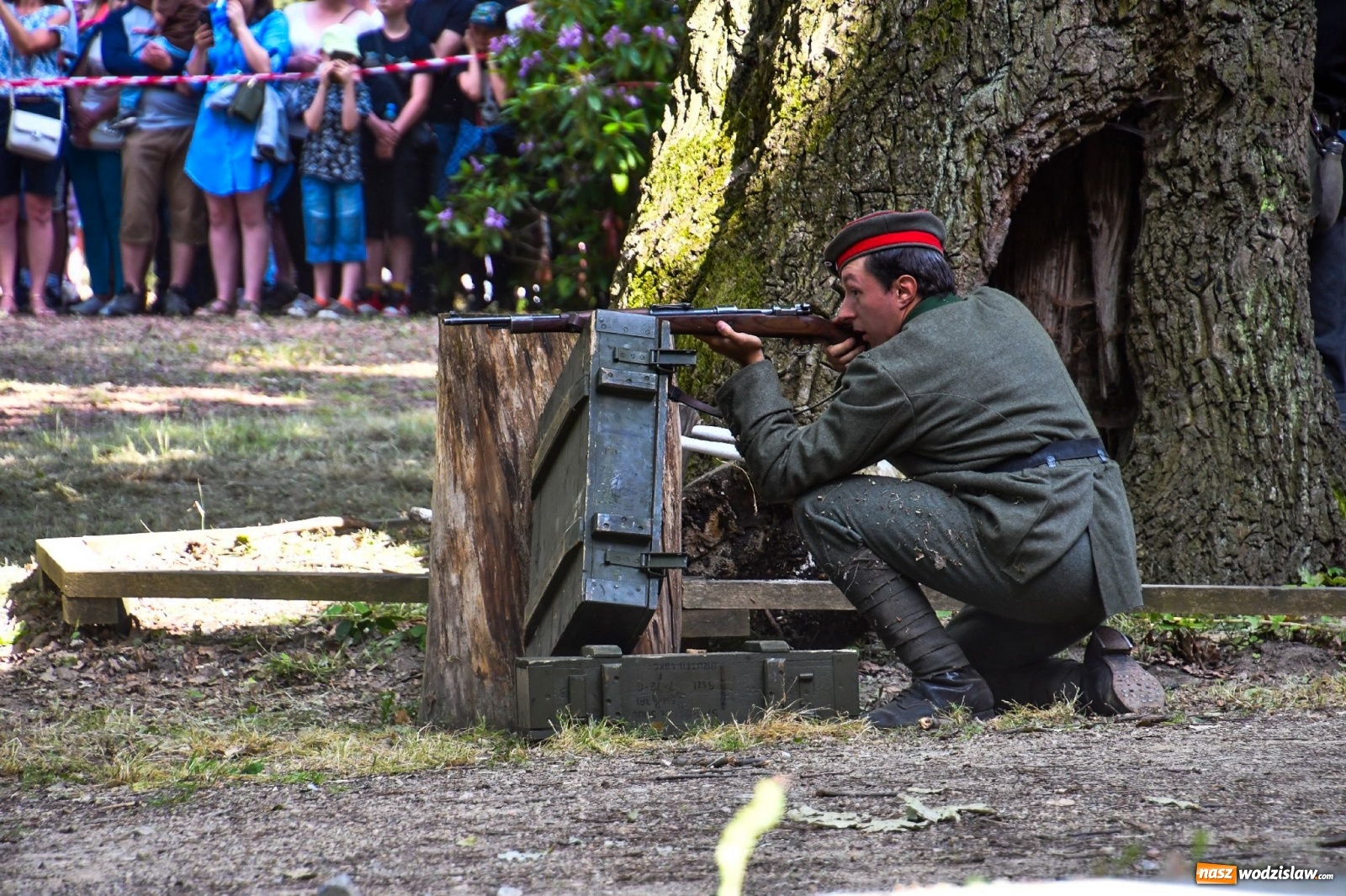 Zdjęcie w galerii na portalu naszwodzislaw.com: Narodowy Dzień Powstań Śląskich. Tysiące ludzi na inscenizacji w Rzuchowie [FOTO i WIDEO] wiadomości z regionu