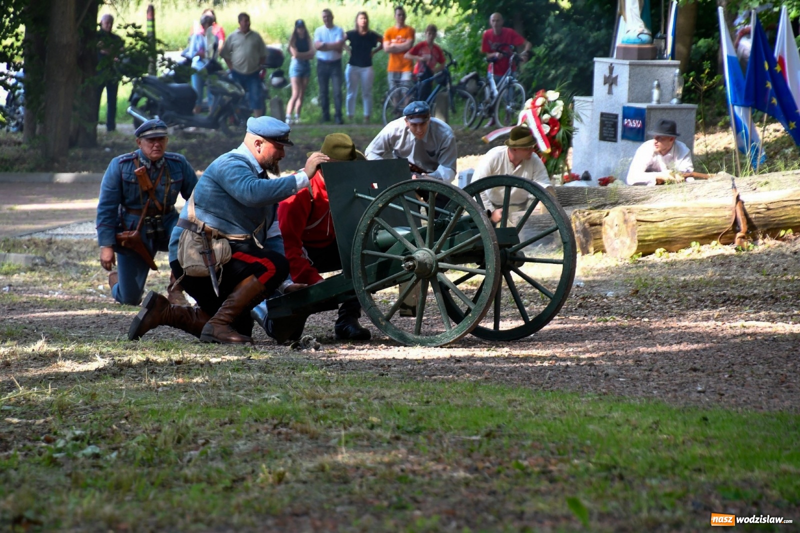 Zdjęcie w galerii na portalu naszwodzislaw.com: Narodowy Dzień Powstań Śląskich. Tysiące ludzi na inscenizacji w Rzuchowie [FOTO i WIDEO] wiadomości z regionu