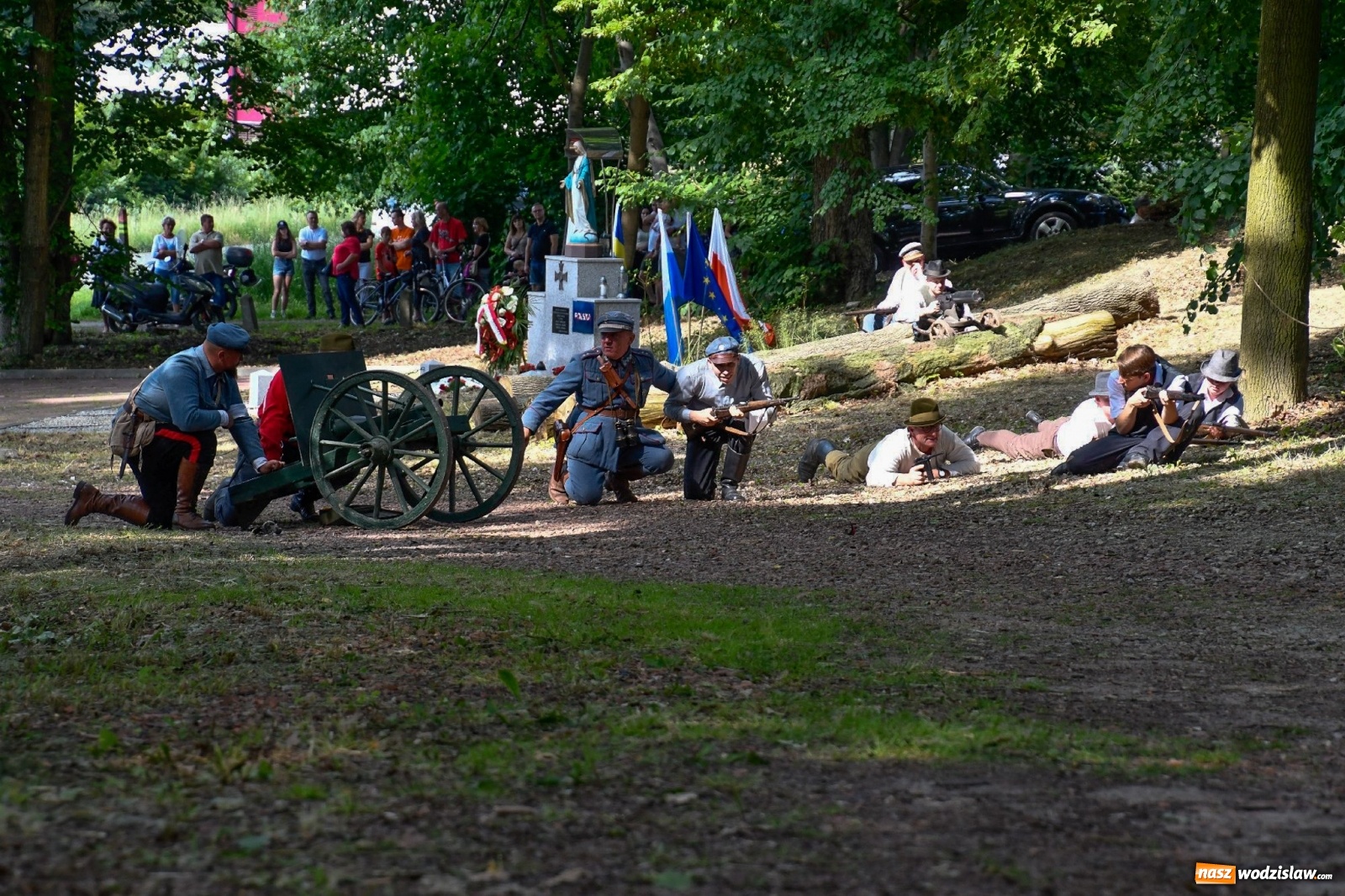 Zdjęcie w galerii na portalu naszwodzislaw.com: Narodowy Dzień Powstań Śląskich. Tysiące ludzi na inscenizacji w Rzuchowie [FOTO i WIDEO] wiadomości z regionu