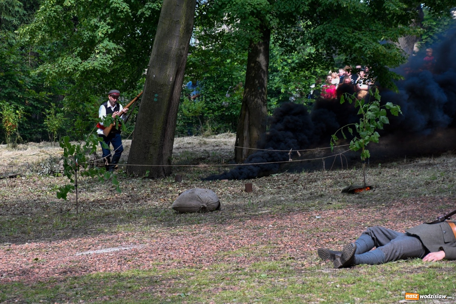Zdjęcie w galerii na portalu naszwodzislaw.com: Narodowy Dzień Powstań Śląskich. Tysiące ludzi na inscenizacji w Rzuchowie [FOTO i WIDEO] wiadomości z regionu