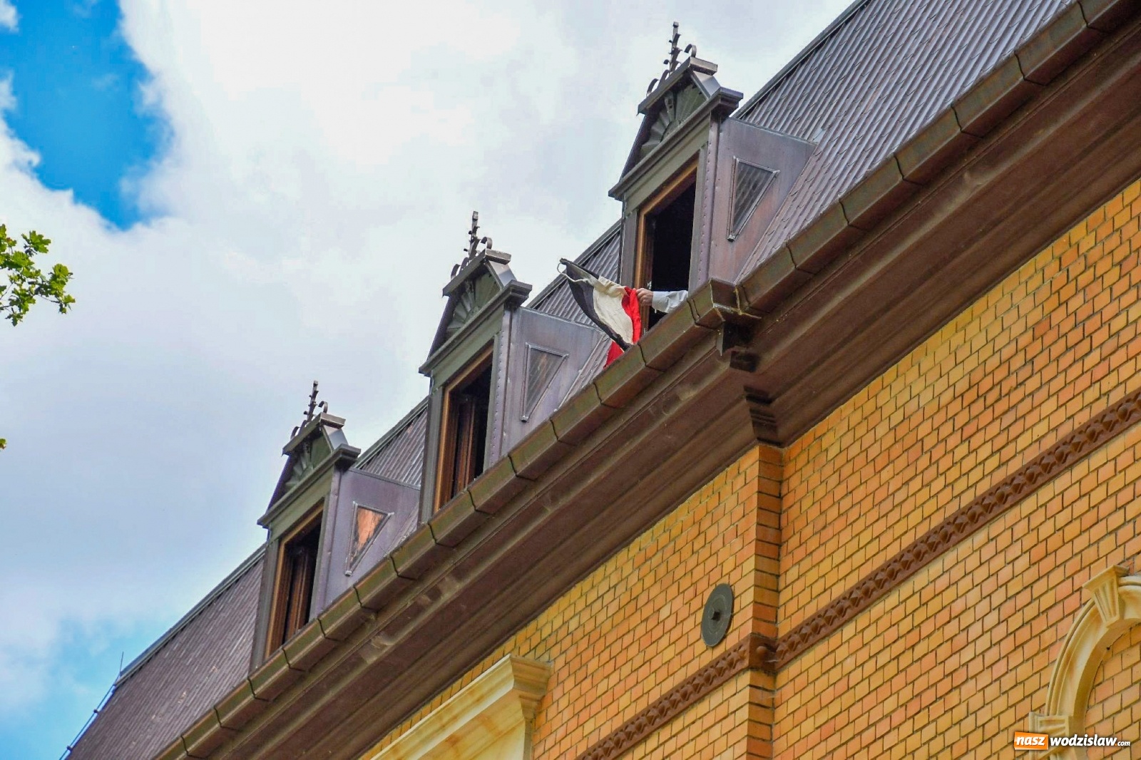 Zdjęcie w galerii na portalu naszwodzislaw.com: Narodowy Dzień Powstań Śląskich. Tysiące ludzi na inscenizacji w Rzuchowie [FOTO i WIDEO] wiadomości z regionu