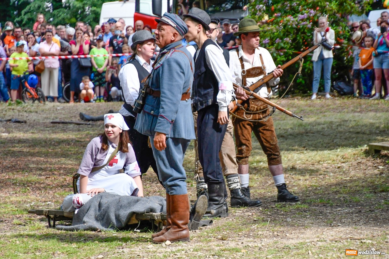 Zdjęcie w galerii na portalu naszwodzislaw.com: Narodowy Dzień Powstań Śląskich. Tysiące ludzi na inscenizacji w Rzuchowie [FOTO i WIDEO] wiadomości z regionu