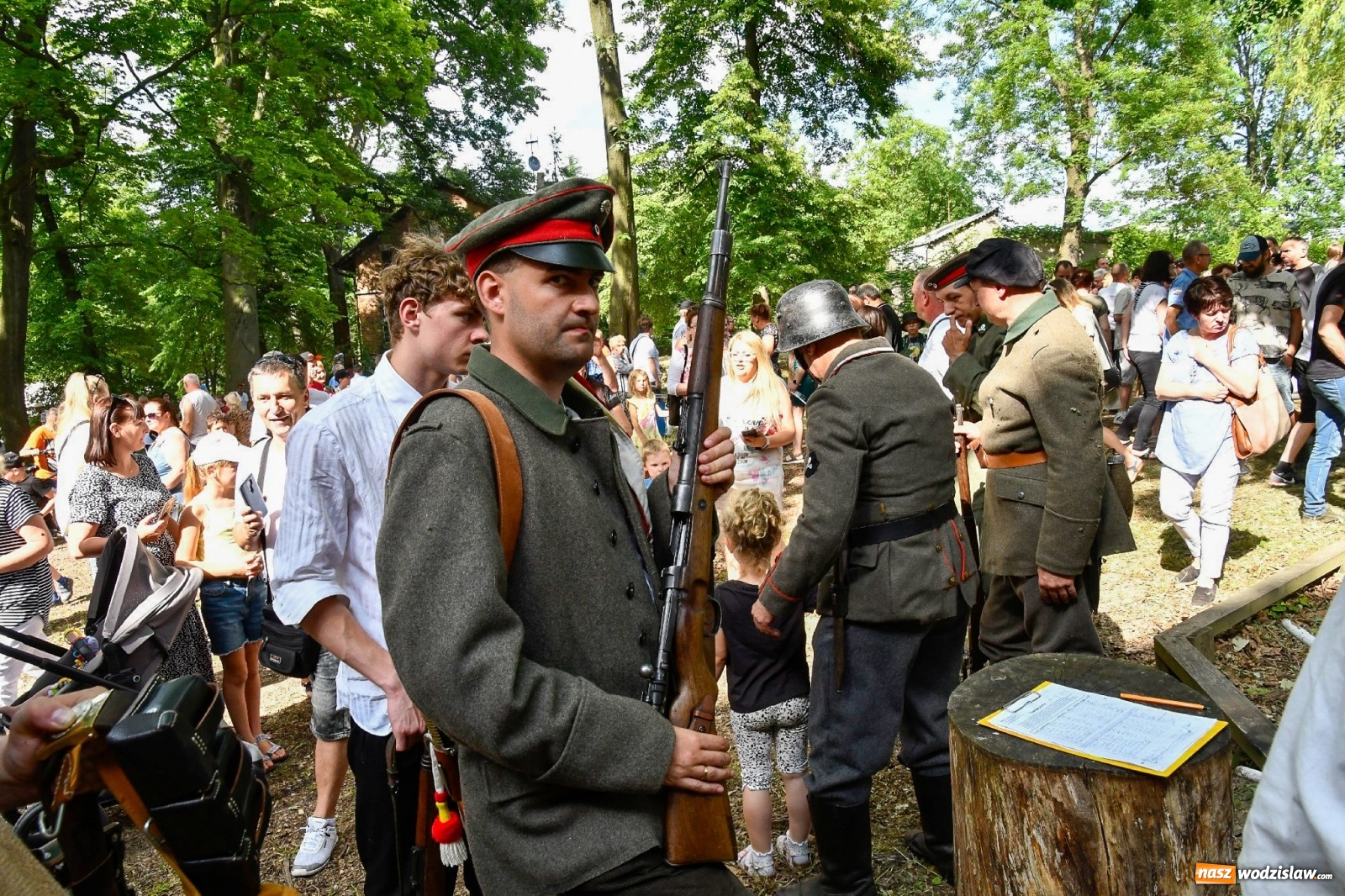 Zdjęcie w galerii na portalu naszwodzislaw.com: Narodowy Dzień Powstań Śląskich. Tysiące ludzi na inscenizacji w Rzuchowie [FOTO i WIDEO] wiadomości z regionu