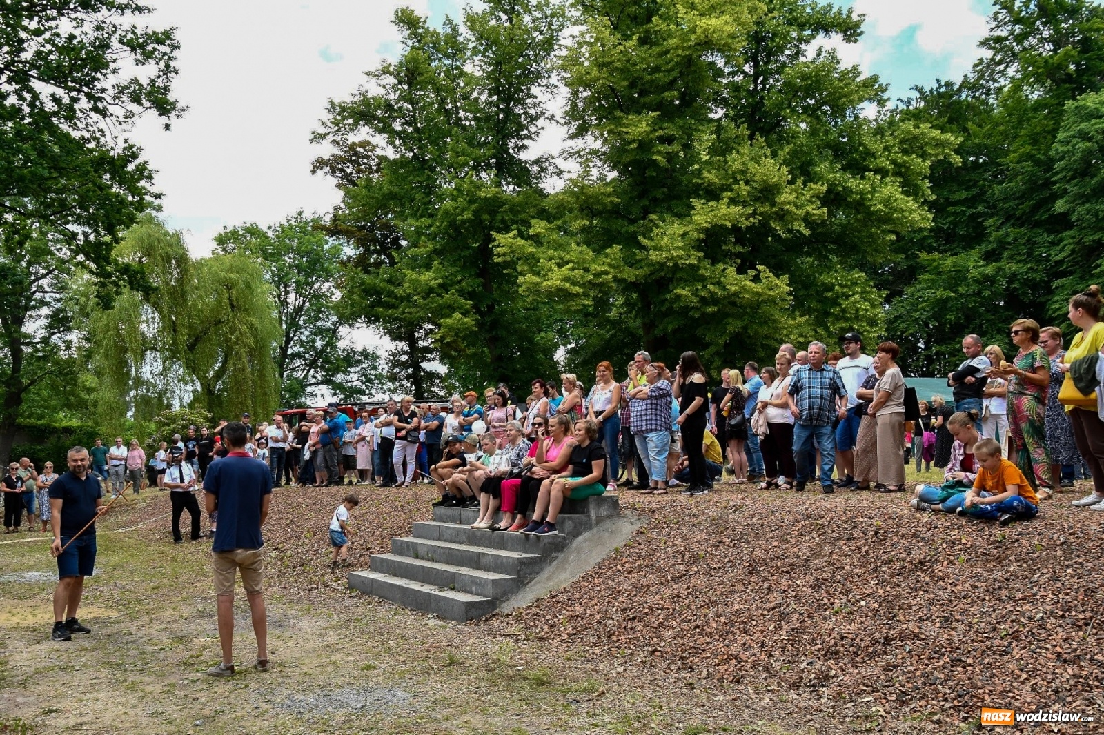 Zdjęcie w galerii na portalu naszwodzislaw.com: Narodowy Dzień Powstań Śląskich. Tysiące ludzi na inscenizacji w Rzuchowie [FOTO i WIDEO] wiadomości z regionu