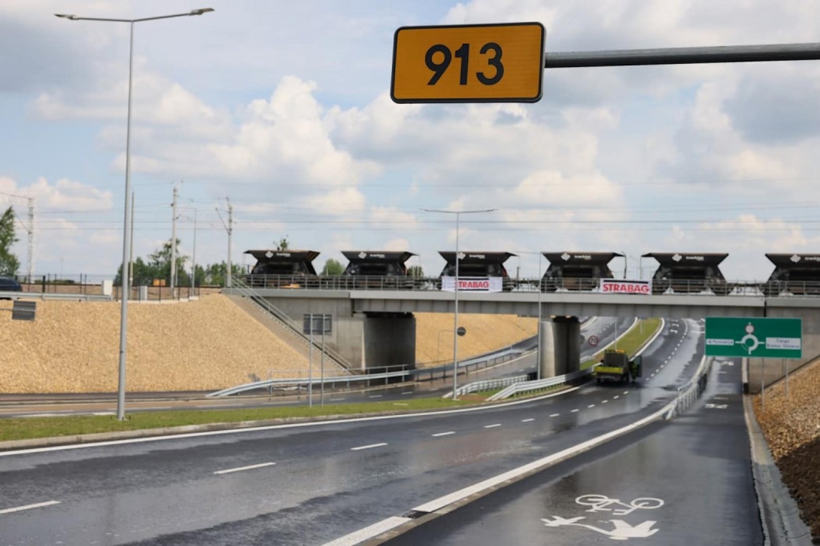 Zdjęcie w galerii na portalu naszwodzislaw.com: Lepszy dojazd na lotnisko w Katowicach wiadomości z regionu