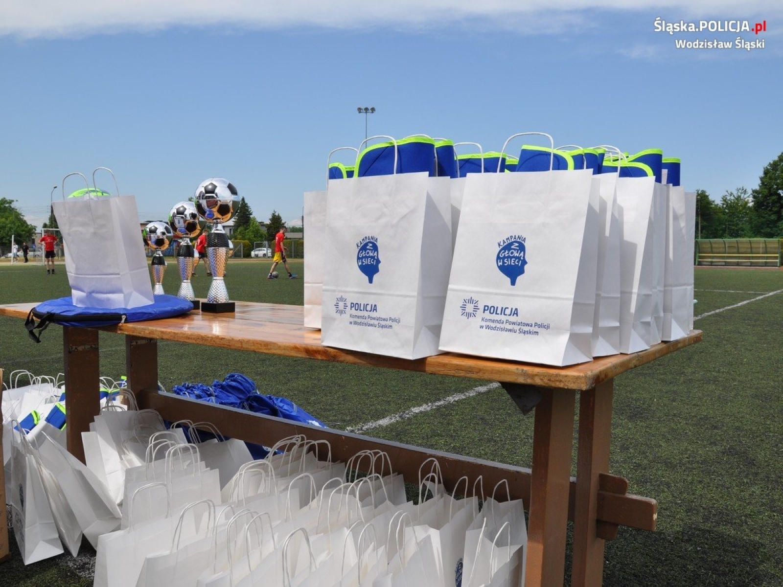 Zdjęcie w galerii na portalu naszwodzislaw.com: Policjanci zorganizowali turniej piłki nożnej dla dzieci wiadomości z regionu