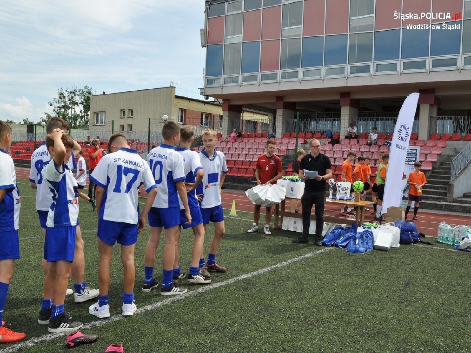 Zdjęcie w galerii na portalu naszwodzislaw.com: Policjanci zorganizowali turniej piłki nożnej dla dzieci wiadomości z regionu