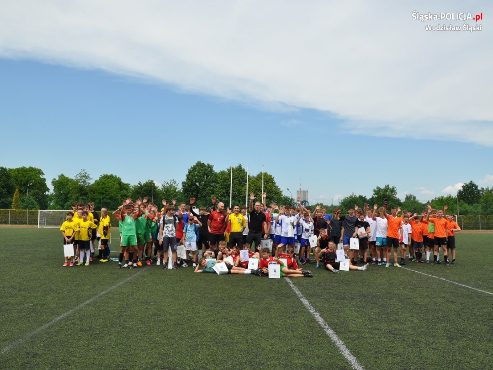 Zdjęcie w galerii na portalu naszwodzislaw.com: Policjanci zorganizowali turniej piłki nożnej dla dzieci wiadomości z regionu