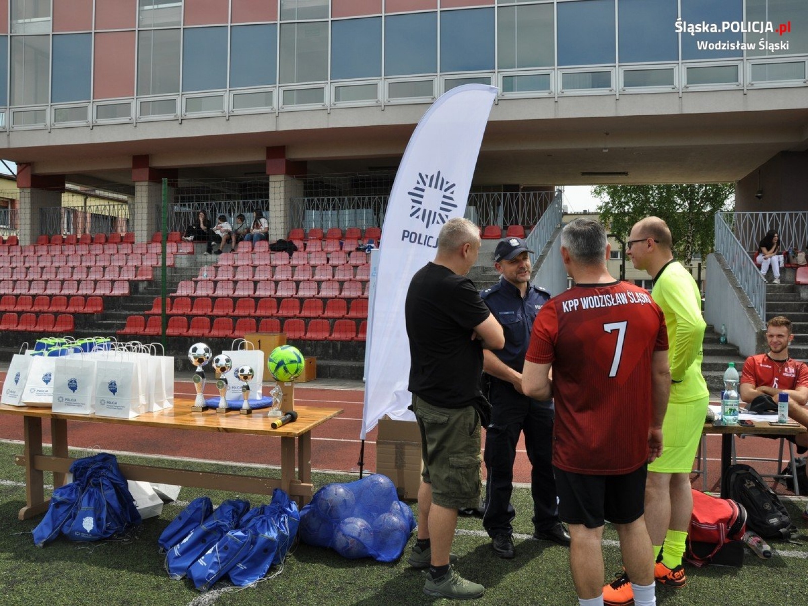 Zdjęcie w galerii na portalu naszwodzislaw.com: Policjanci zorganizowali turniej piłki nożnej dla dzieci wiadomości z regionu