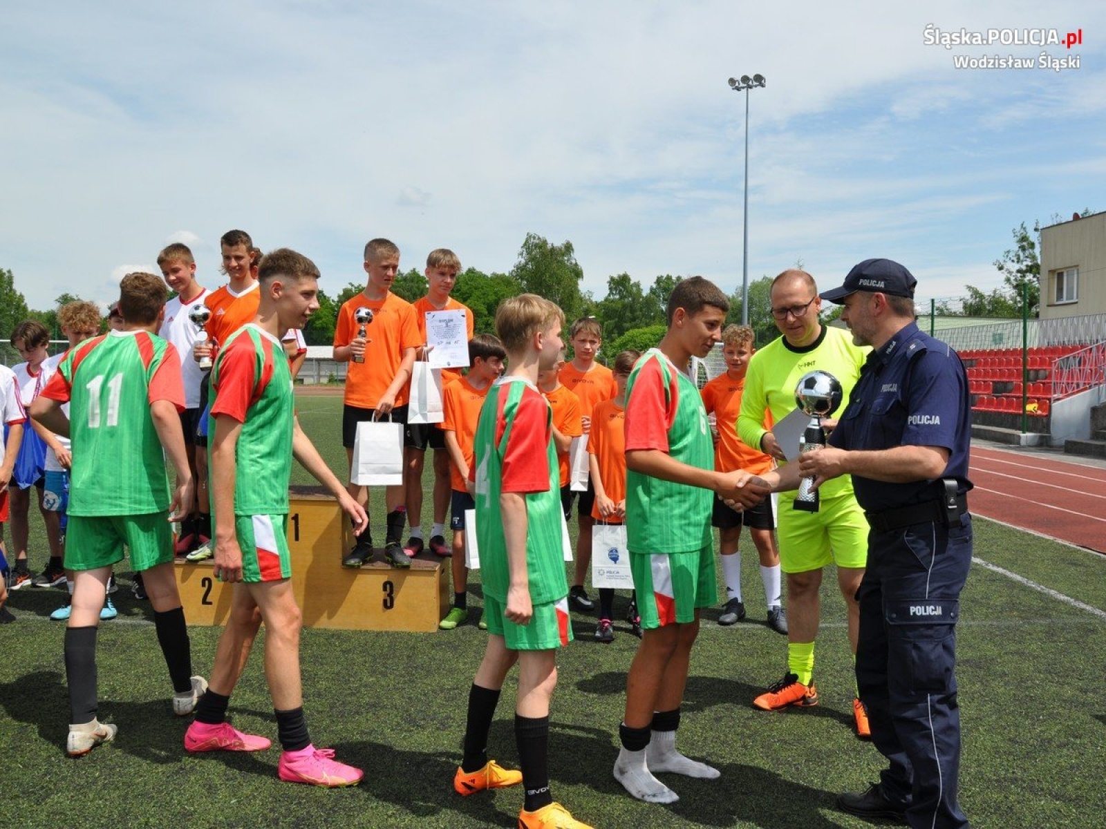 Zdjęcie w galerii na portalu naszwodzislaw.com: Policjanci zorganizowali turniej piłki nożnej dla dzieci wiadomości z regionu