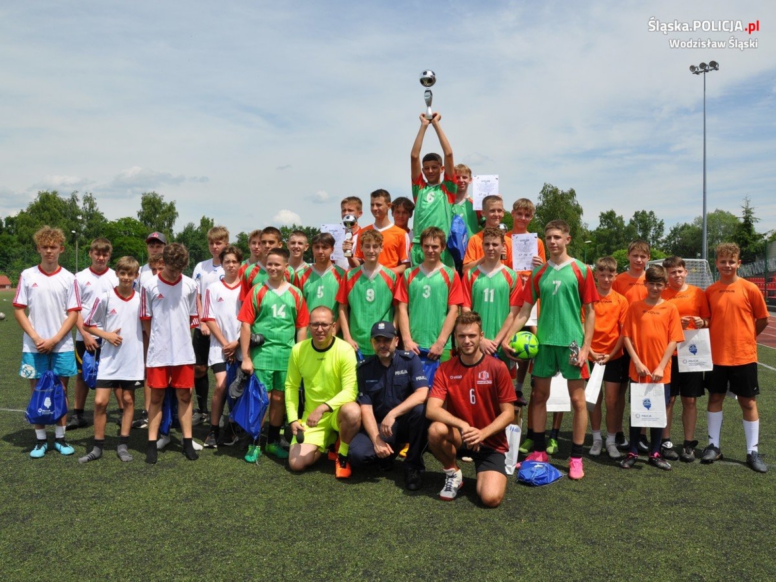 Zdjęcie w galerii na portalu naszwodzislaw.com: Policjanci zorganizowali turniej piłki nożnej dla dzieci wiadomości z regionu