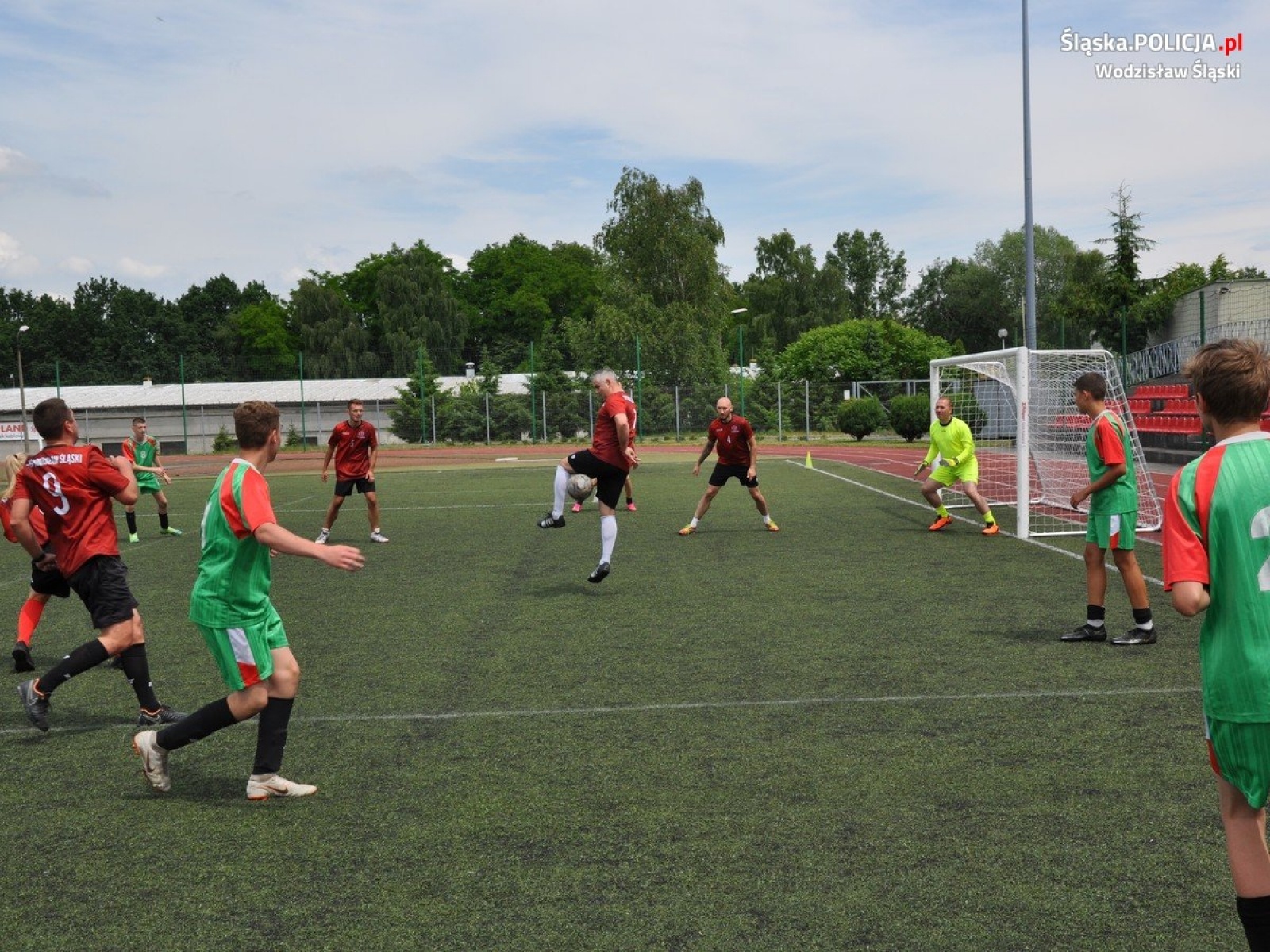 Zdjęcie w galerii na portalu naszwodzislaw.com: Policjanci zorganizowali turniej piłki nożnej dla dzieci wiadomości z regionu