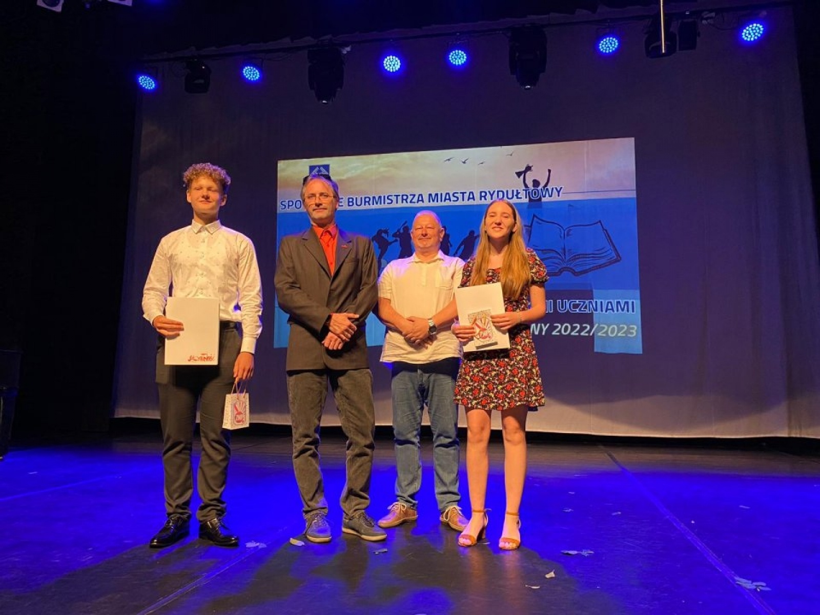 Zdjęcie w galerii na portalu naszwodzislaw.com: W Rydułtowach wyróżniono najlepszych uczniów [FOTO] wiadomości z regionu