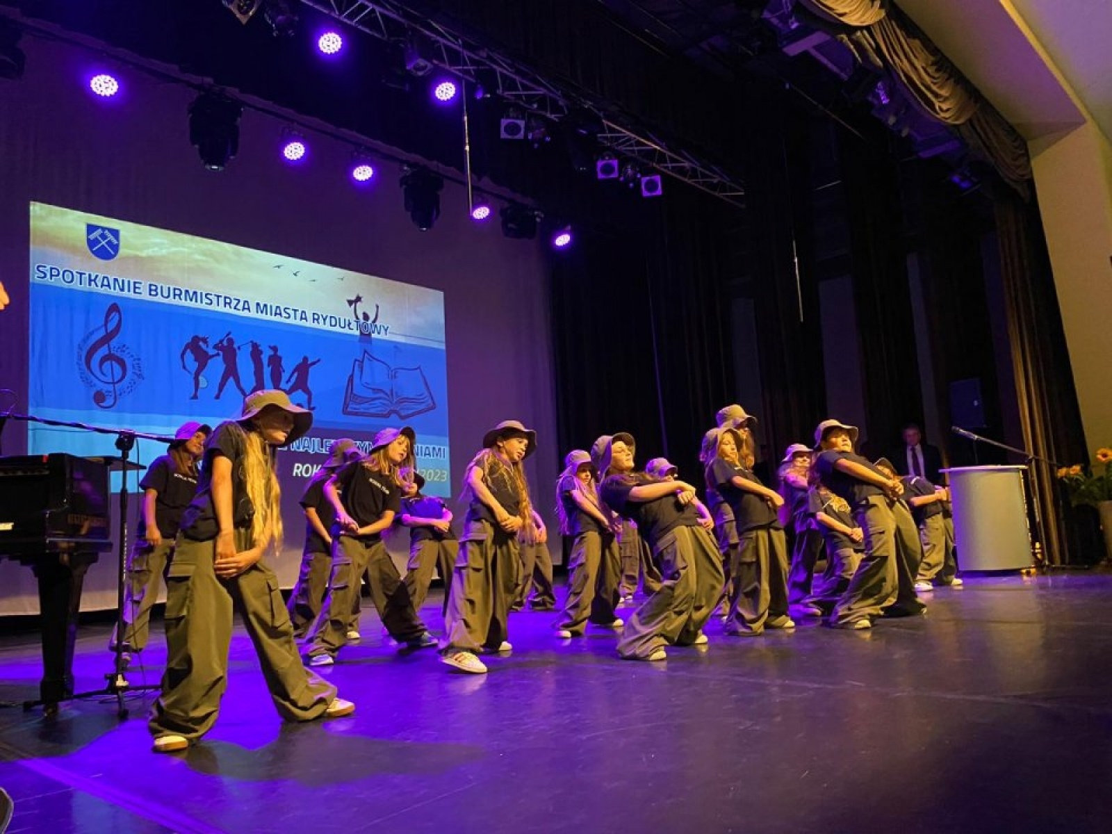 Zdjęcie w galerii na portalu naszwodzislaw.com: W Rydułtowach wyróżniono najlepszych uczniów [FOTO] wiadomości z regionu