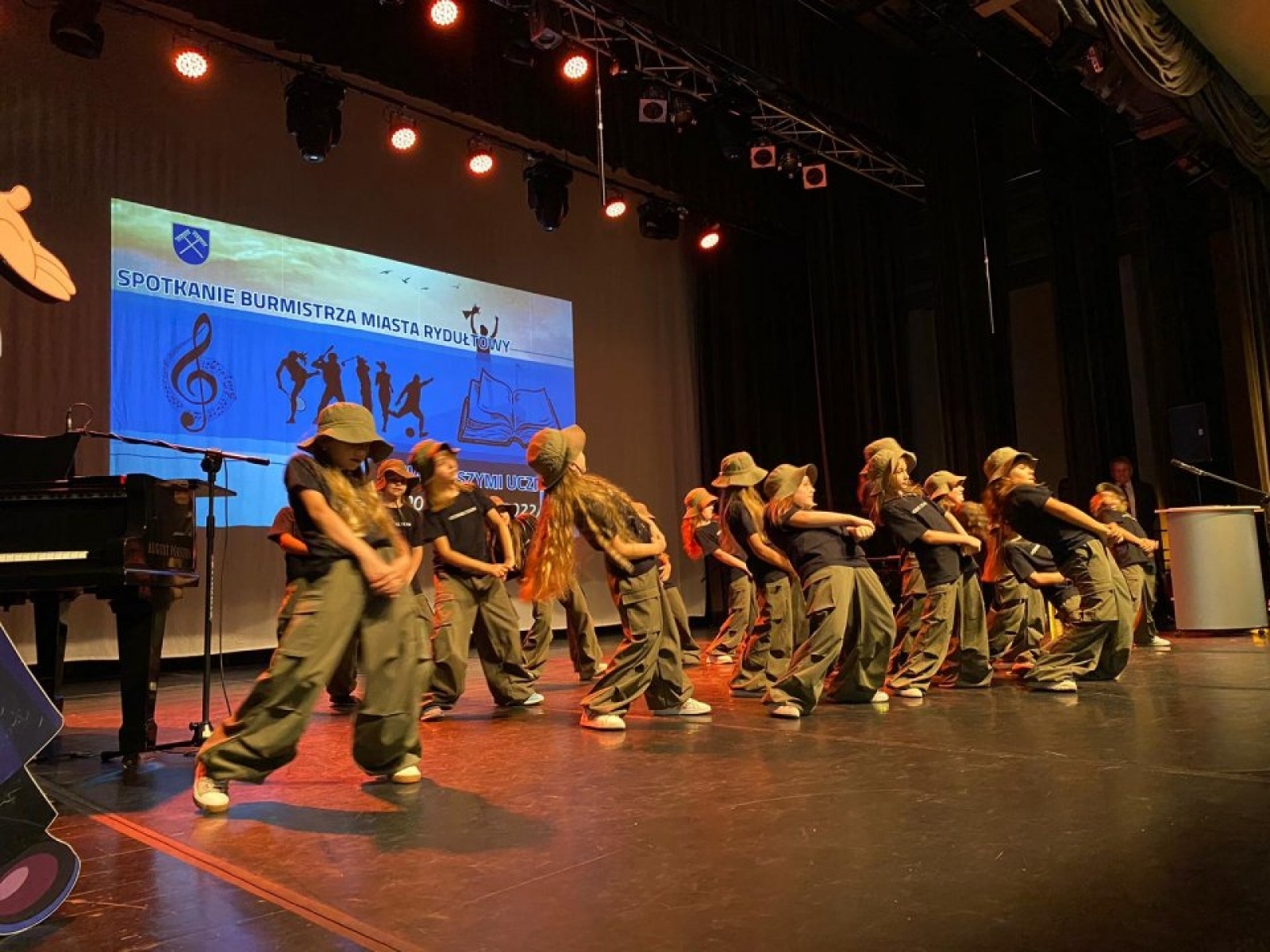 Zdjęcie w galerii na portalu naszwodzislaw.com: W Rydułtowach wyróżniono najlepszych uczniów [FOTO] wiadomości z regionu