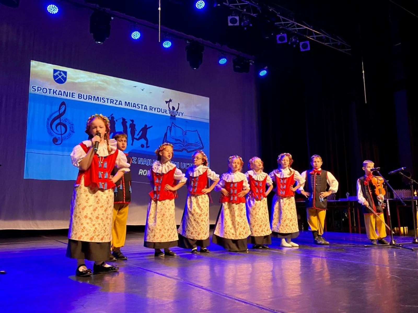 Zdjęcie w galerii na portalu naszwodzislaw.com: W Rydułtowach wyróżniono najlepszych uczniów [FOTO] wiadomości z regionu