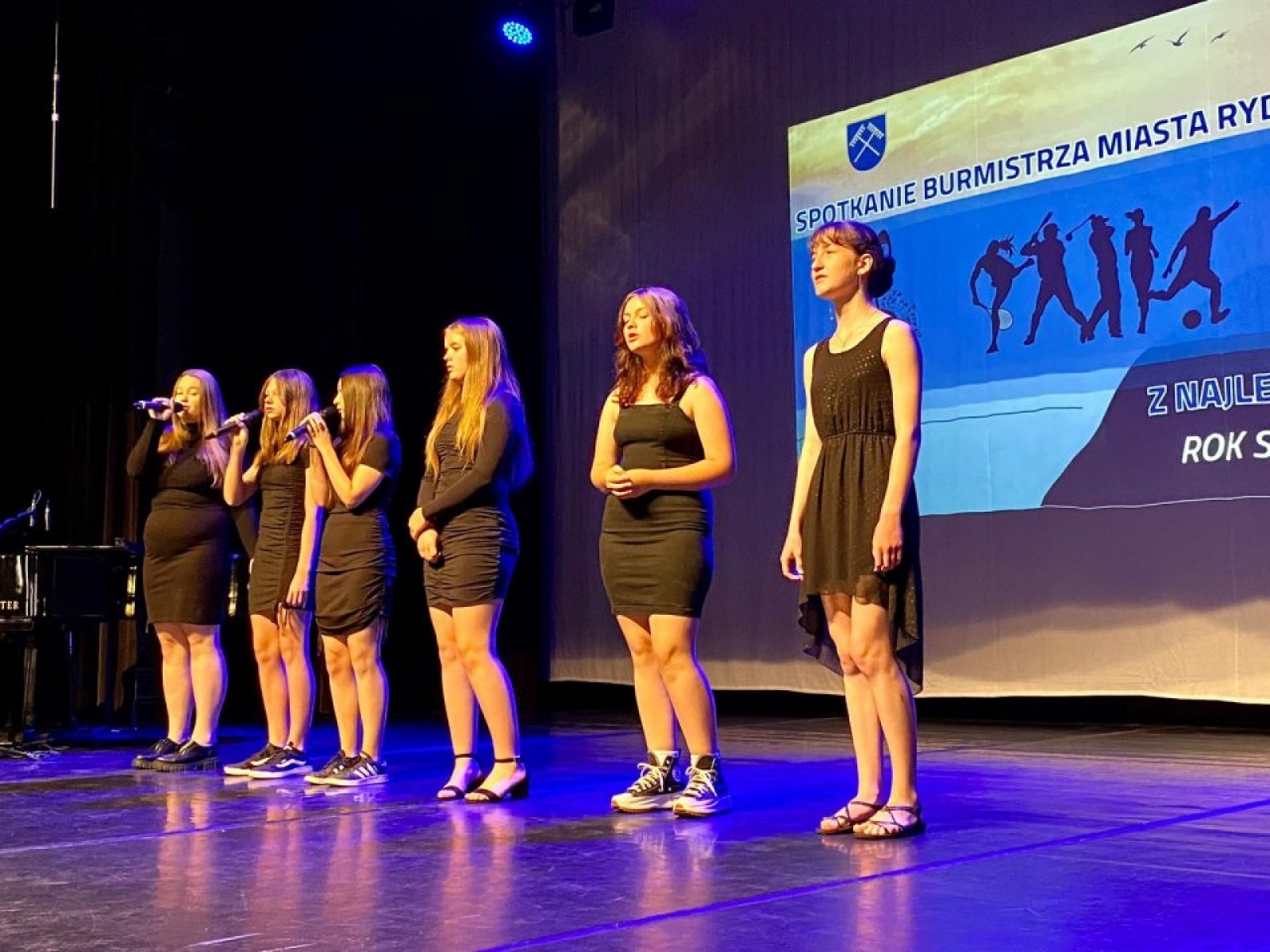 Zdjęcie w galerii na portalu naszwodzislaw.com: W Rydułtowach wyróżniono najlepszych uczniów [FOTO] wiadomości z regionu