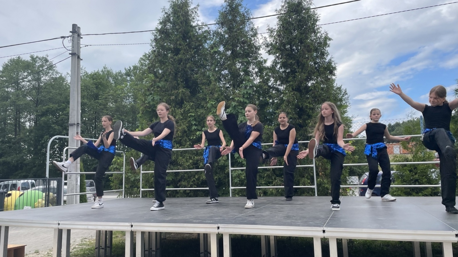 Zdjęcie w galerii na portalu naszwodzislaw.com: Mama, Tata i Ja. Festyn w zawadzkiej szkole [FOTO] wiadomości z regionu