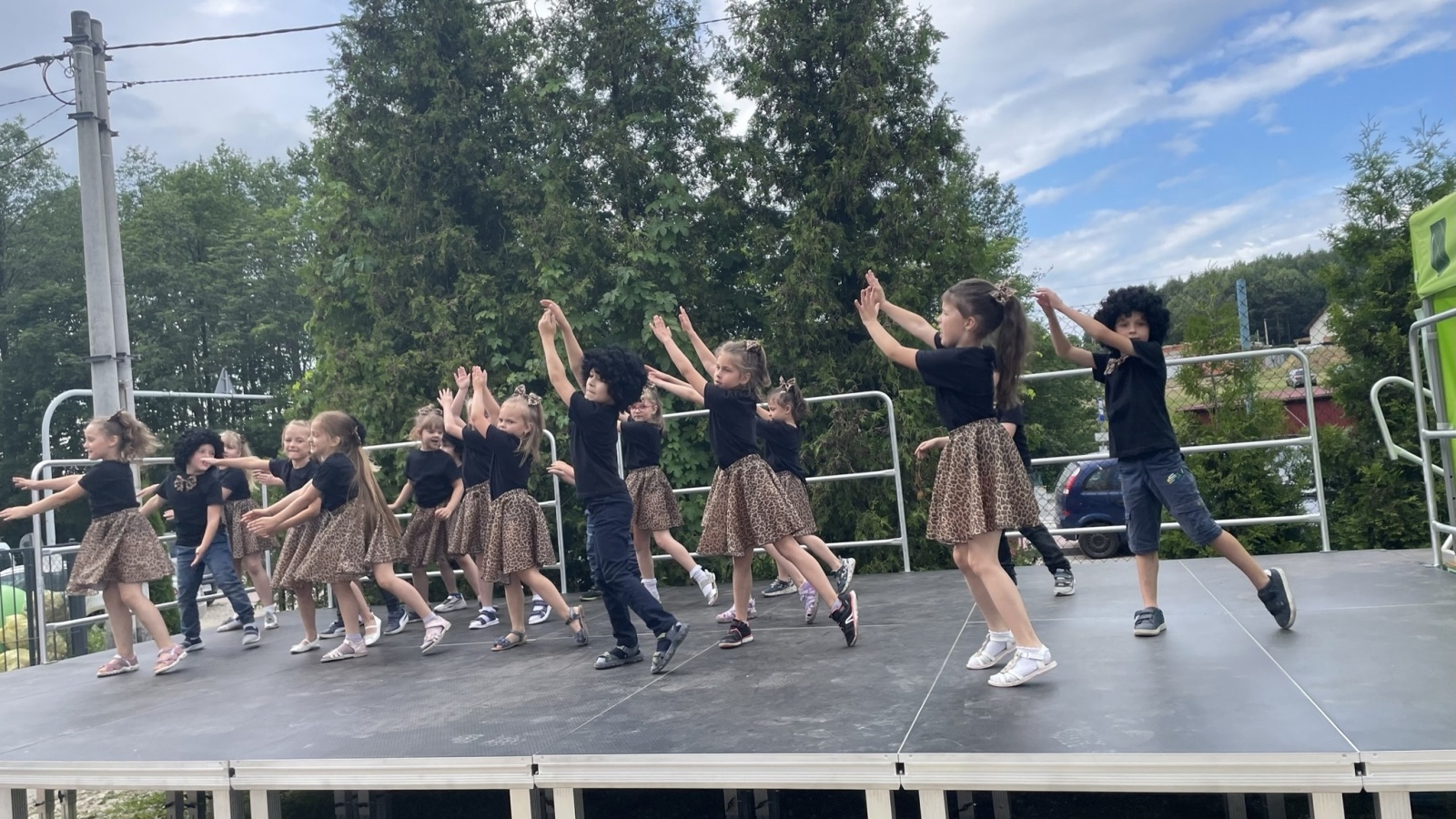 Zdjęcie w galerii na portalu naszwodzislaw.com: Mama, Tata i Ja. Festyn w zawadzkiej szkole [FOTO] wiadomości z regionu