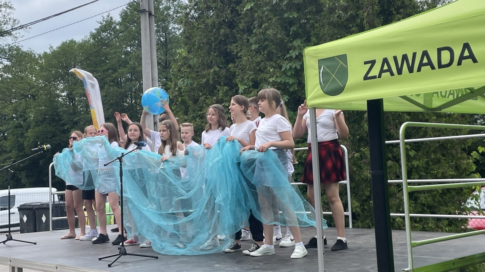 Zdjęcie w galerii na portalu naszwodzislaw.com: Mama, Tata i Ja. Festyn w zawadzkiej szkole [FOTO] wiadomości z regionu