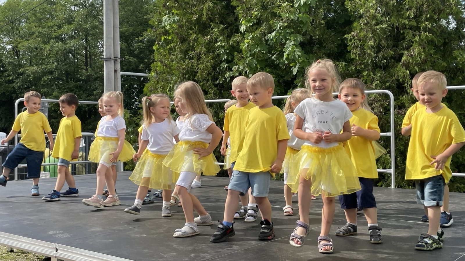 Zdjęcie w galerii na portalu naszwodzislaw.com: Mama, Tata i Ja. Festyn w zawadzkiej szkole [FOTO] wiadomości z regionu