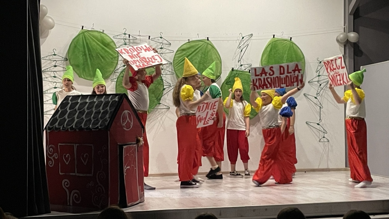 Zdjęcie w galerii na portalu naszwodzislaw.com: Mama, Tata i Ja. Festyn w zawadzkiej szkole [FOTO] wiadomości z regionu