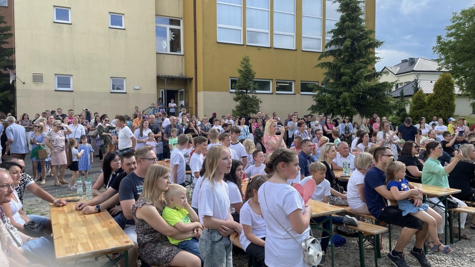 Zdjęcie w galerii na portalu naszwodzislaw.com: Mama, Tata i Ja. Festyn w zawadzkiej szkole [FOTO] wiadomości z regionu