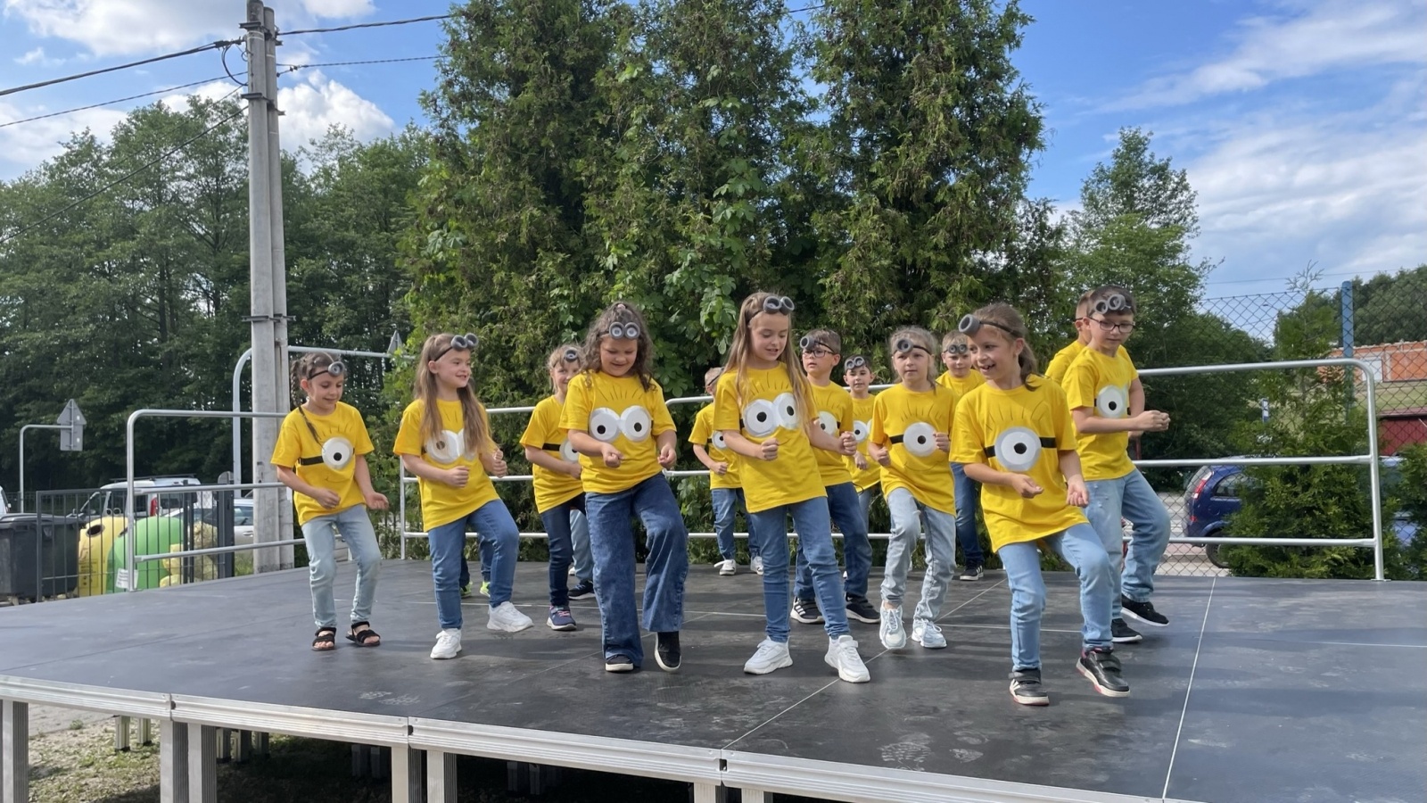 Zdjęcie w galerii na portalu naszwodzislaw.com: Mama, Tata i Ja. Festyn w zawadzkiej szkole [FOTO] wiadomości z regionu