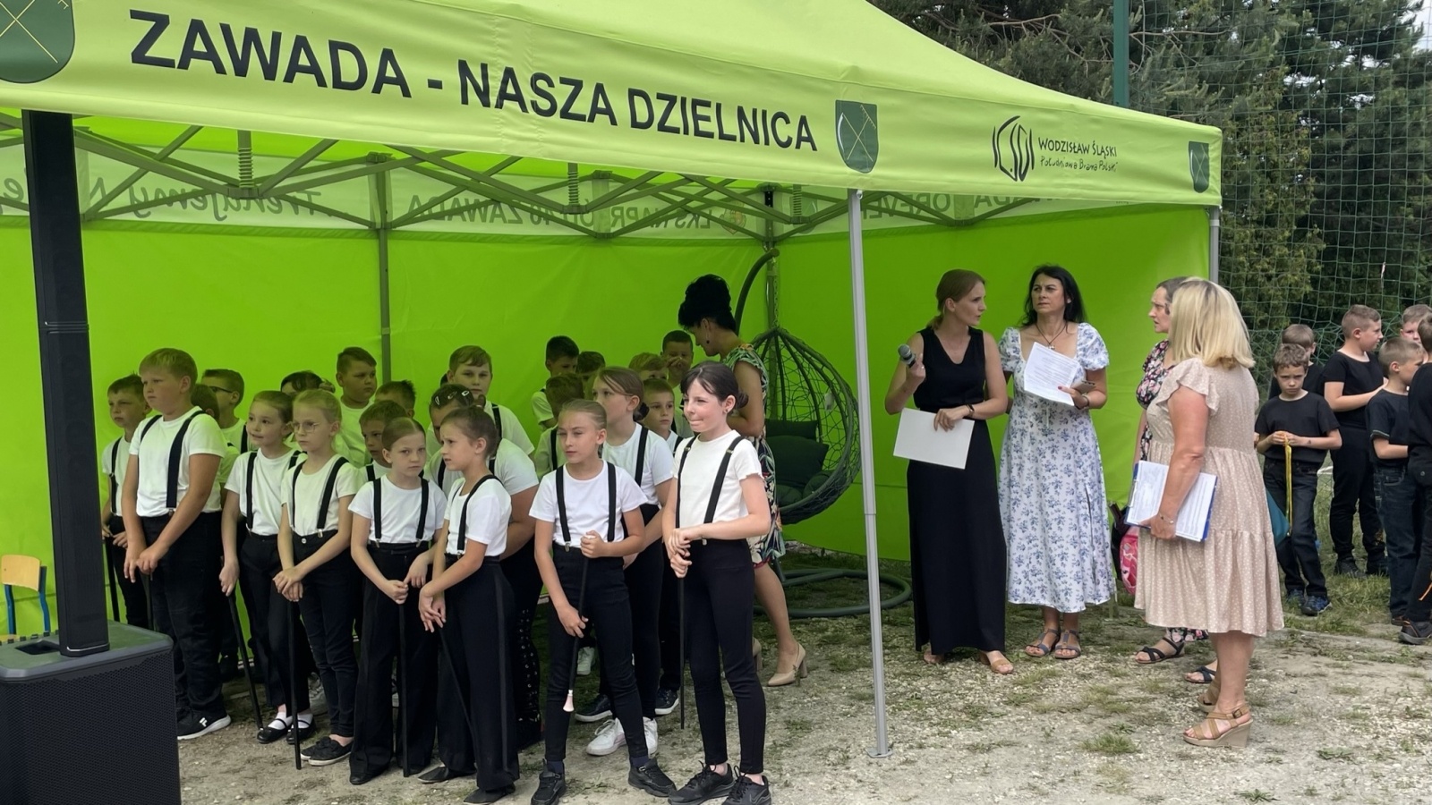 Zdjęcie w galerii na portalu naszwodzislaw.com: Mama, Tata i Ja. Festyn w zawadzkiej szkole [FOTO] wiadomości z regionu