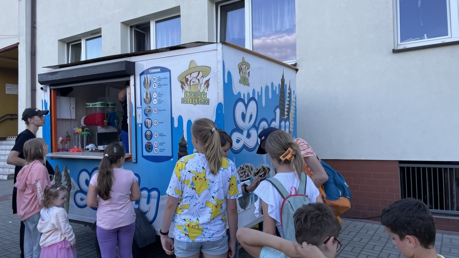 Zdjęcie w galerii na portalu naszwodzislaw.com: Mama, Tata i Ja. Festyn w zawadzkiej szkole [FOTO] wiadomości z regionu