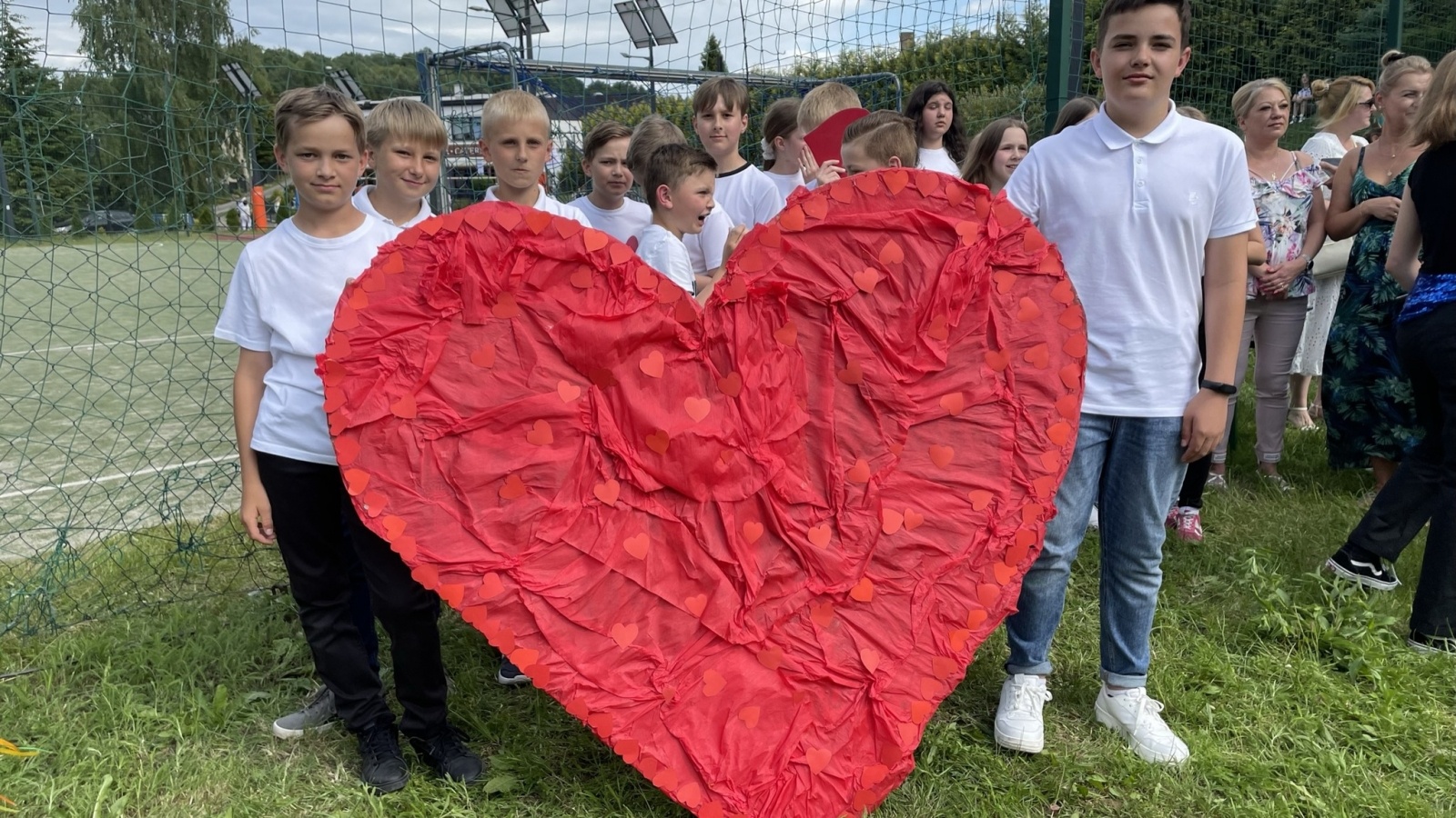 Zdjęcie w galerii na portalu naszwodzislaw.com: Mama, Tata i Ja. Festyn w zawadzkiej szkole [FOTO] wiadomości z regionu