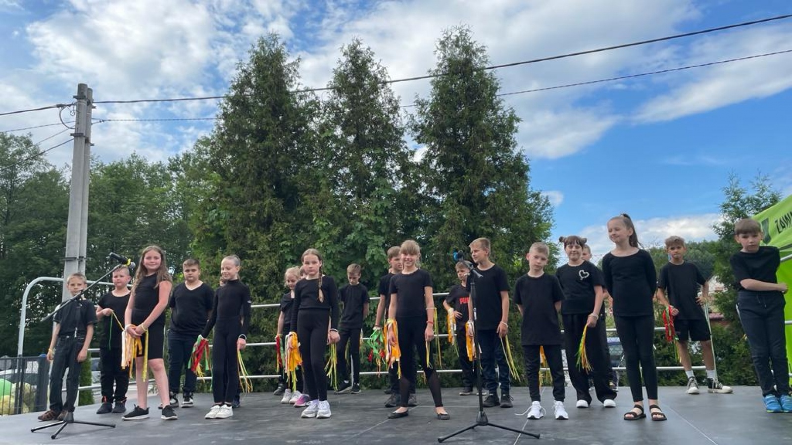 Zdjęcie w galerii na portalu naszwodzislaw.com: Mama, Tata i Ja. Festyn w zawadzkiej szkole [FOTO] wiadomości z regionu