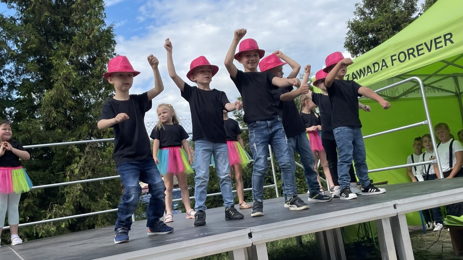 Zdjęcie w galerii na portalu naszwodzislaw.com: Mama, Tata i Ja. Festyn w zawadzkiej szkole [FOTO] wiadomości z regionu