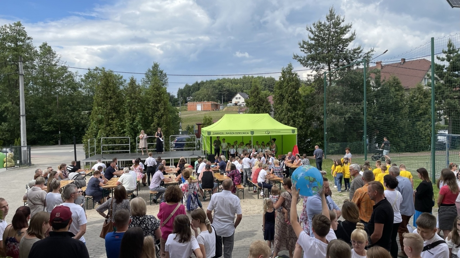 Zdjęcie w galerii na portalu naszwodzislaw.com: Mama, Tata i Ja. Festyn w zawadzkiej szkole [FOTO] wiadomości z regionu