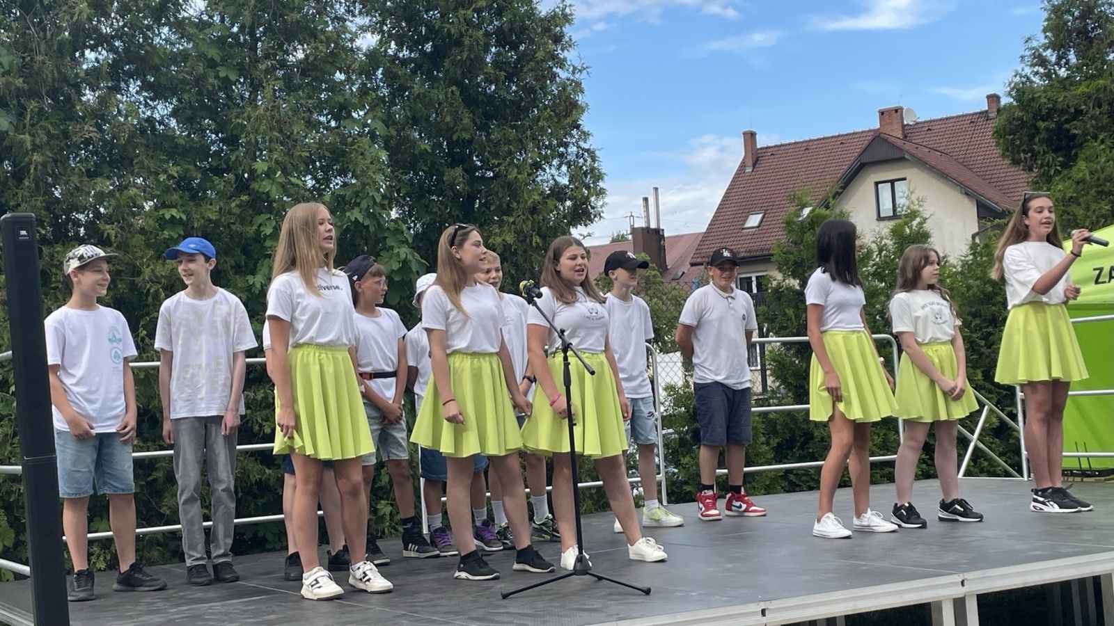 Zdjęcie w galerii na portalu naszwodzislaw.com: Mama, Tata i Ja. Festyn w zawadzkiej szkole [FOTO] wiadomości z regionu