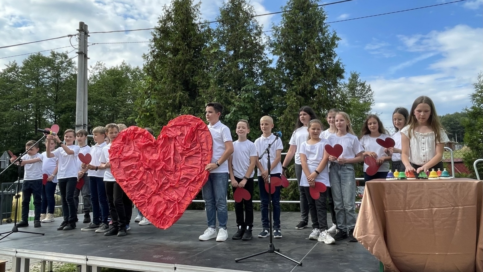 Zdjęcie w galerii na portalu naszwodzislaw.com: Mama, Tata i Ja. Festyn w zawadzkiej szkole [FOTO] wiadomości z regionu